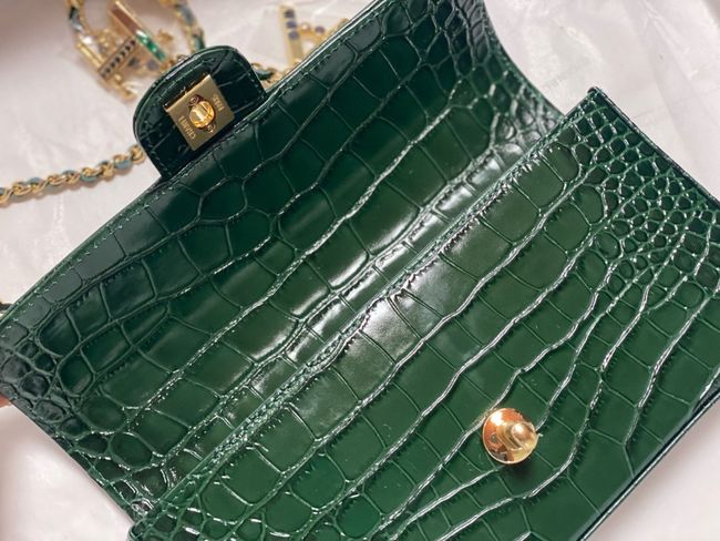 Chanel Clutch with chain Crocodile Embossed AS6340 dark green Chanel Clutch with chain Crocodile Embossed AS6340 dark green