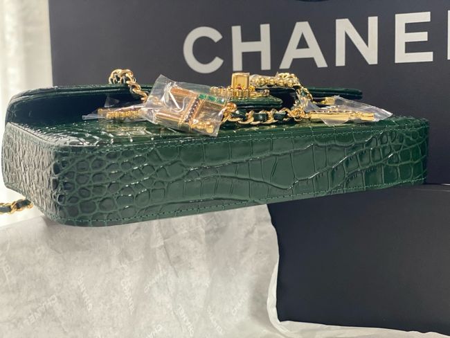 Chanel Clutch with chain Crocodile Embossed AS6340 dark green Chanel Clutch with chain Crocodile Embossed AS6340 dark green