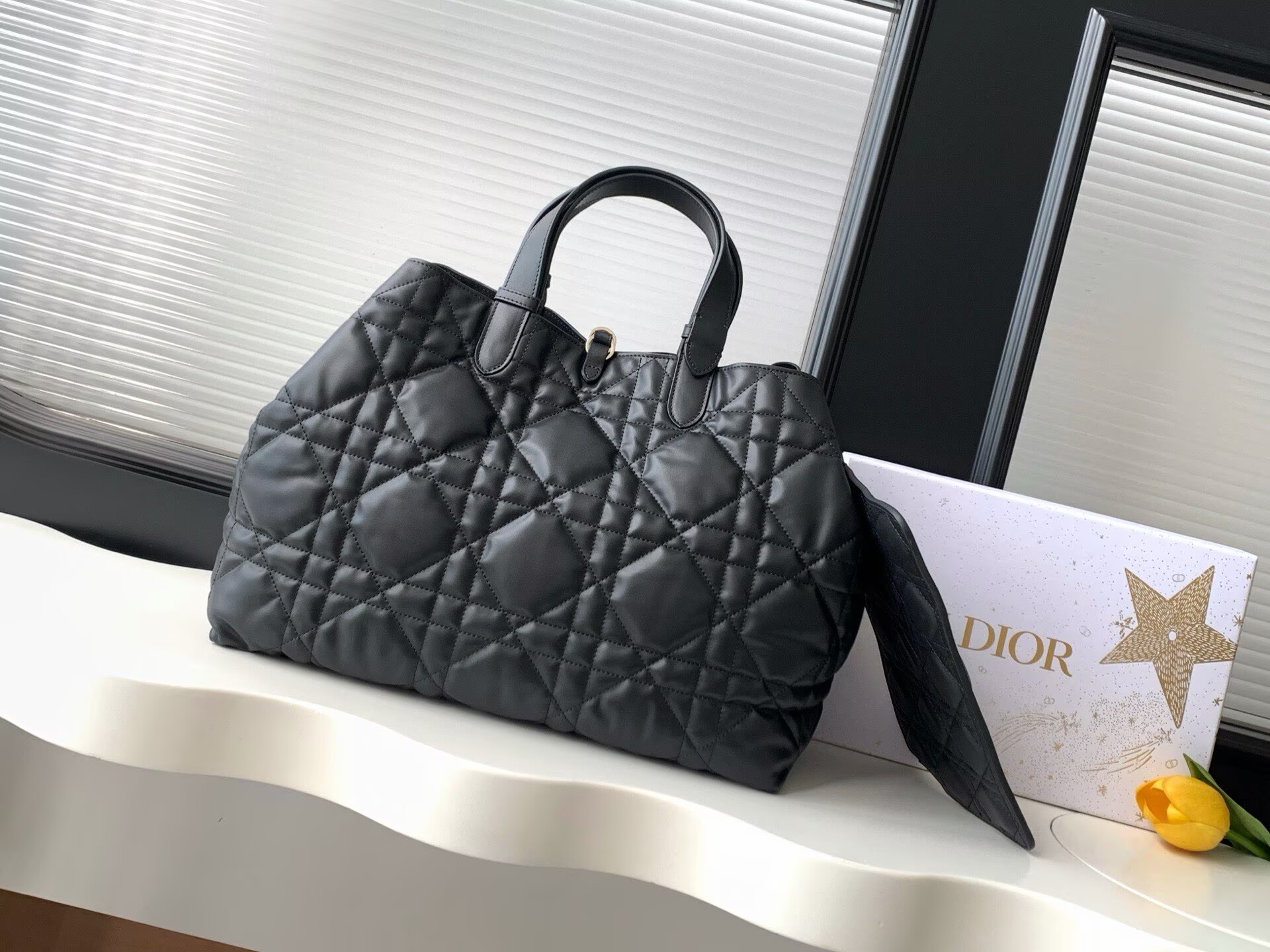LARGE DIOR TOUJOURS BAG Latte Macrocannage Calfskin M6233 Black LARGE DIOR TOUJOURS BAG Latte Macrocannage Calfskin M6233 Black