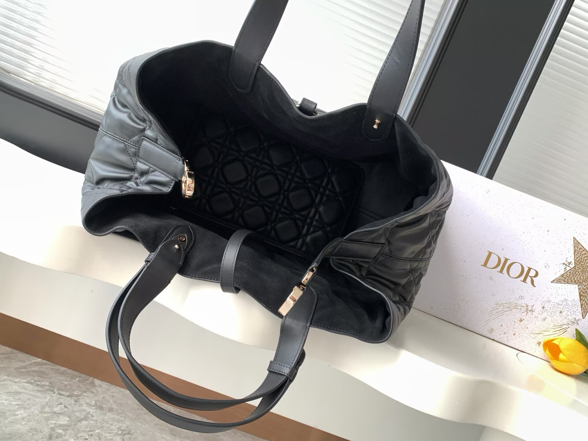 LARGE DIOR TOUJOURS BAG Latte Macrocannage Calfskin M6233 Black LARGE DIOR TOUJOURS BAG Latte Macrocannage Calfskin M6233 Black