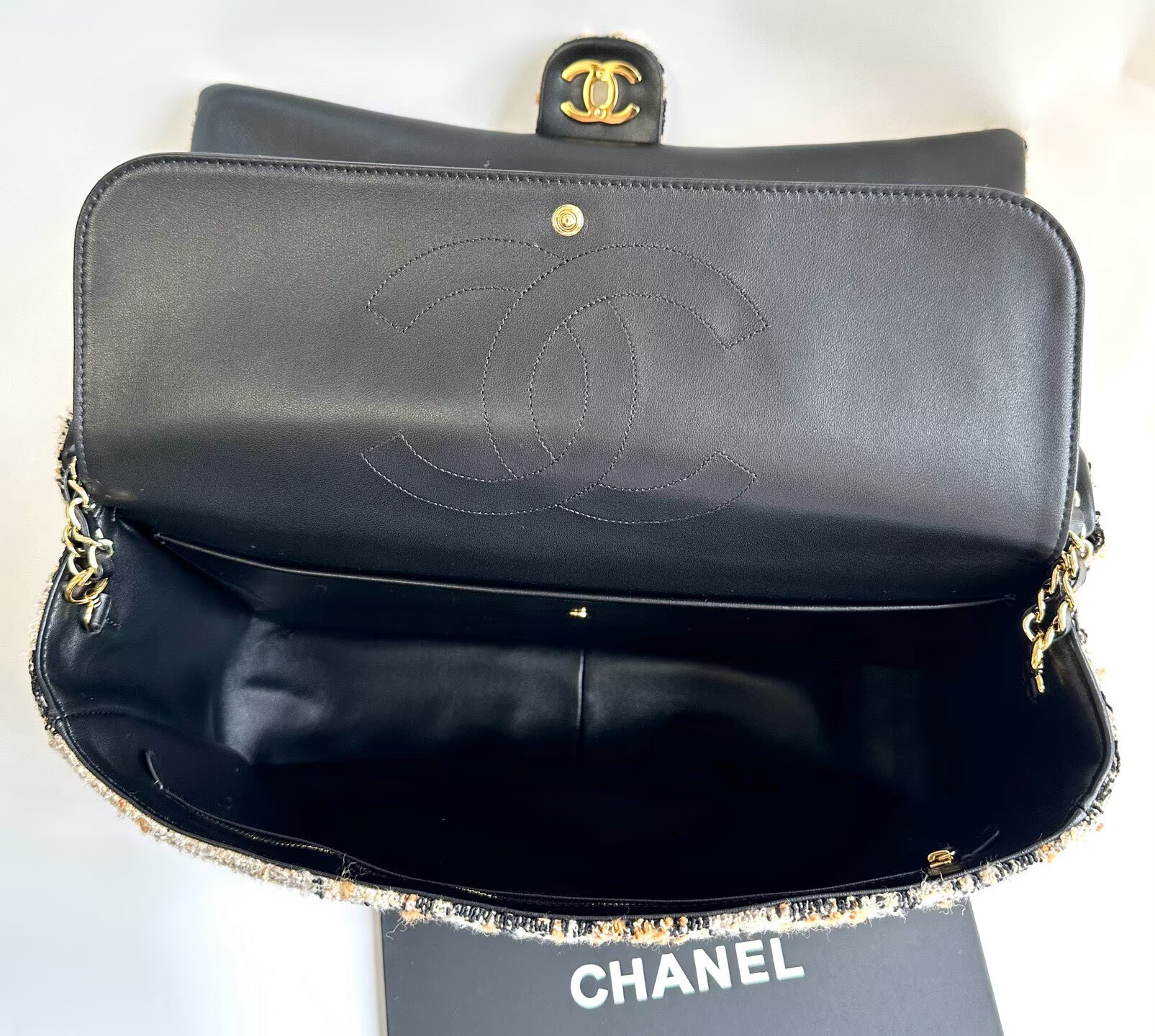 Chanel 26A CF Maxi Flap Tweed Bag AS5640 Leopard Print Chanel 26A CF Maxi Flap Tweed Bag AS5640 Leopard Print