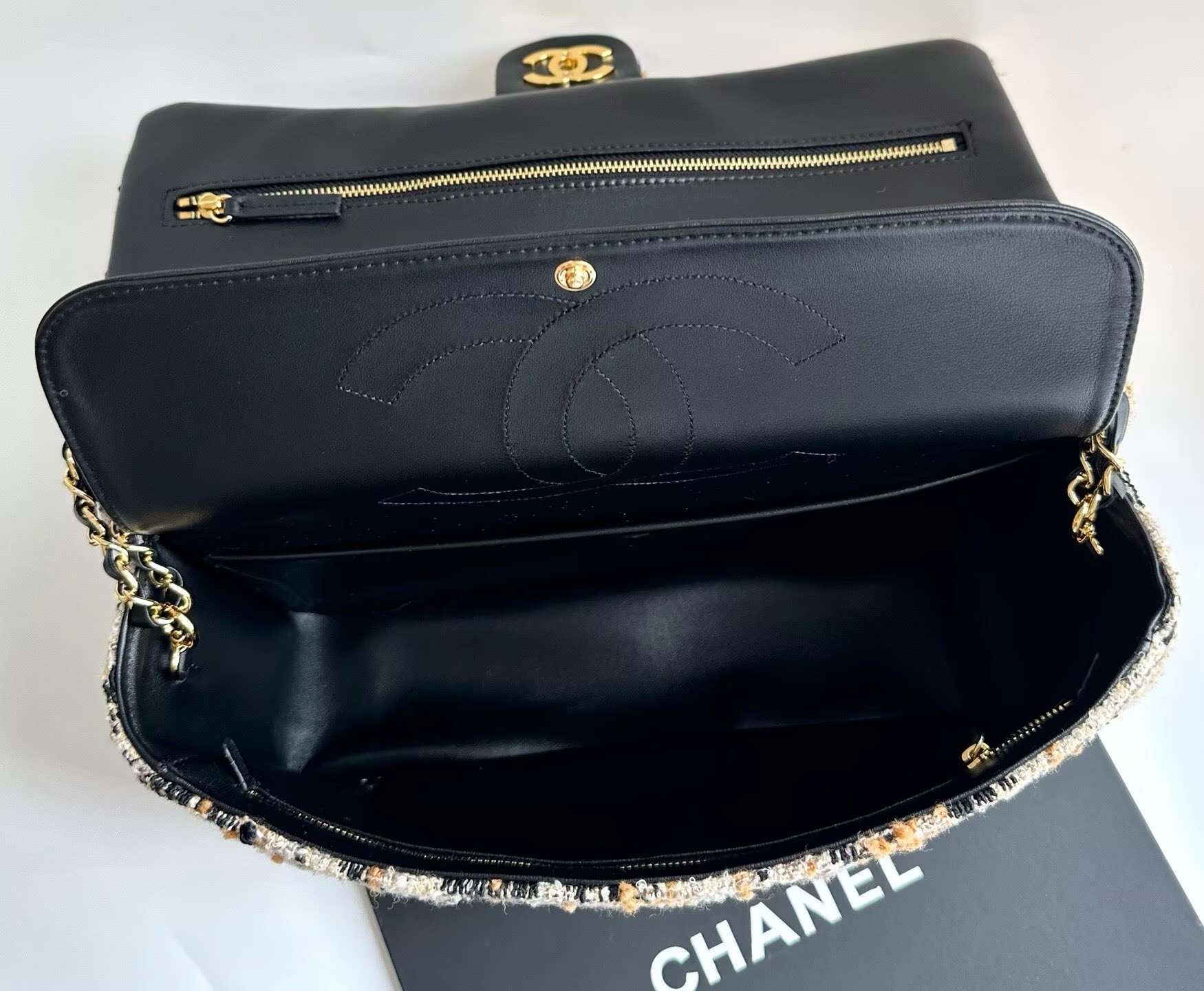 Chanel 26A CF Maxi Flap Tweed Bag AS5641 Leopard Print Chanel 26A CF Maxi Flap Tweed Bag AS5641 Leopard Print