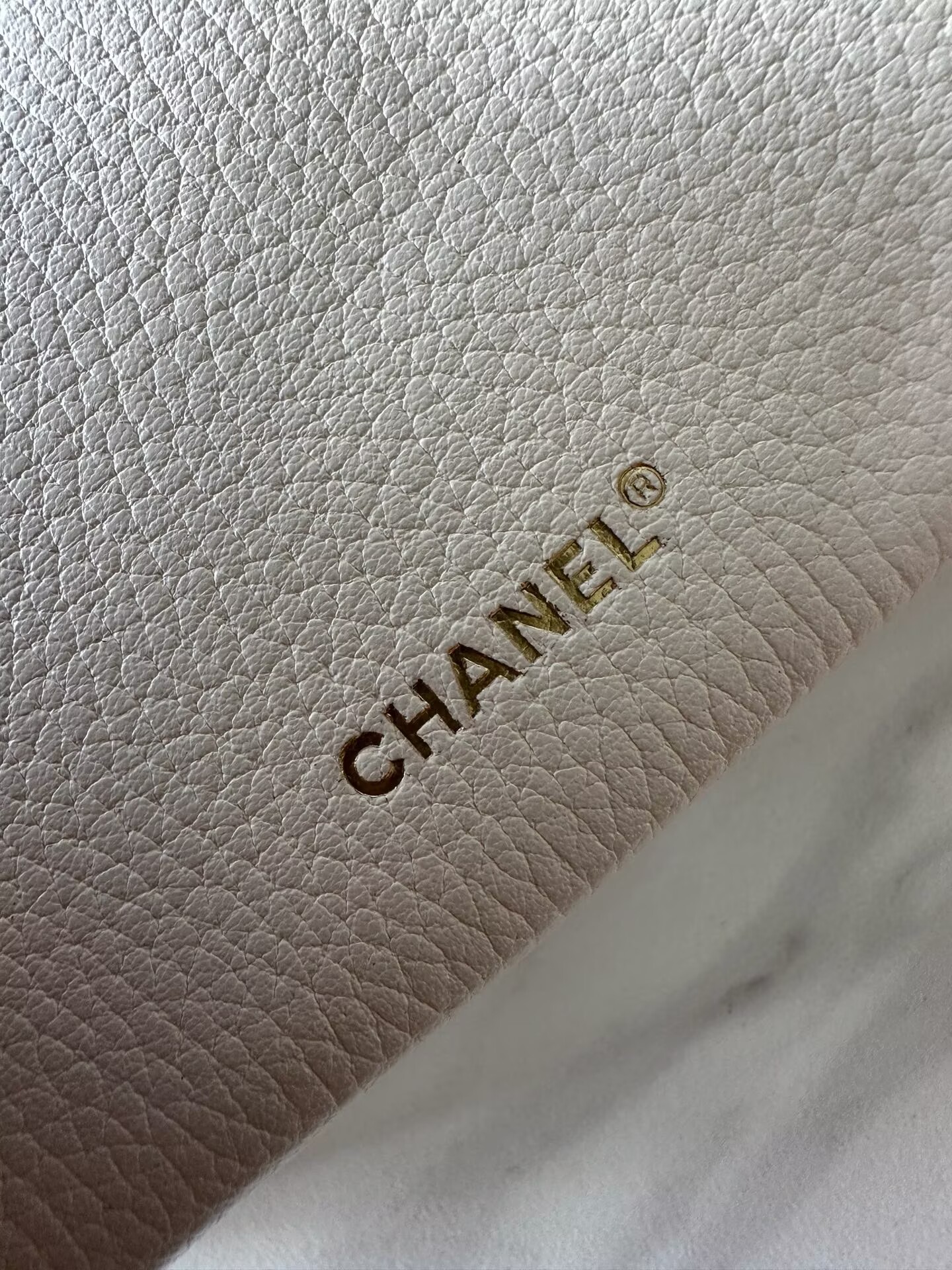 Chanel Vanity With Chain AP5346 White Chanel Vanity With Chain AP5346 White