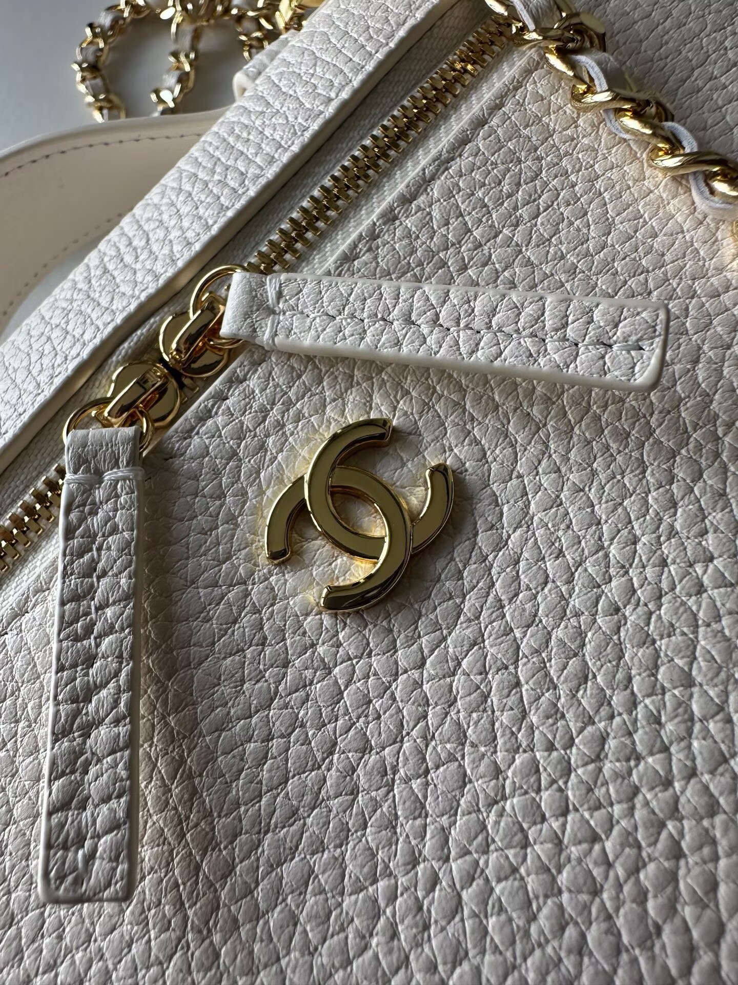 Chanel Vanity With Chain AP5346 White Chanel Vanity With Chain AP5346 White