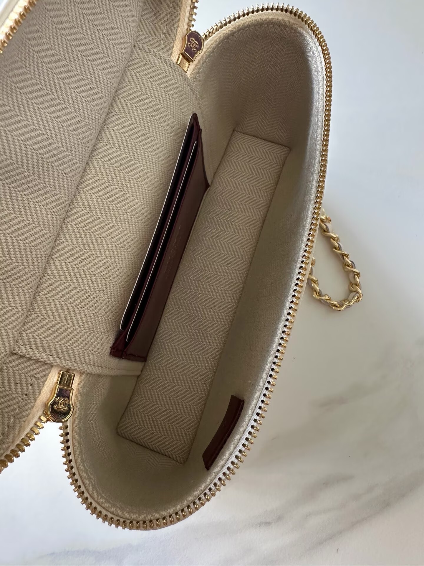 Chanel Vanity With Chain AP5346 White Chanel Vanity With Chain AP5346 White