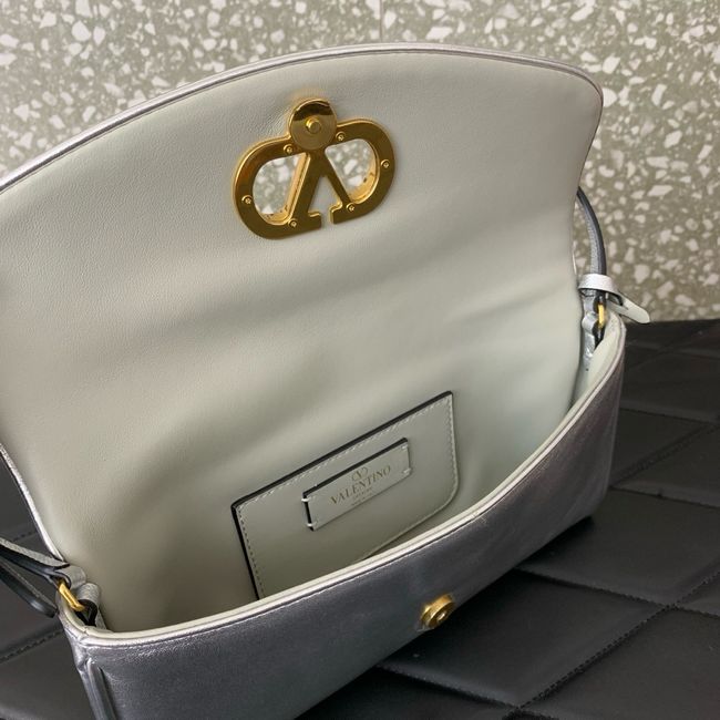 VALENTINO DEVAIN Small Sheepskin Shoulder Bag WB0T31 Silver VALENTINO DEVAIN Small Sheepskin Shoulder Bag WB0T31 Silver