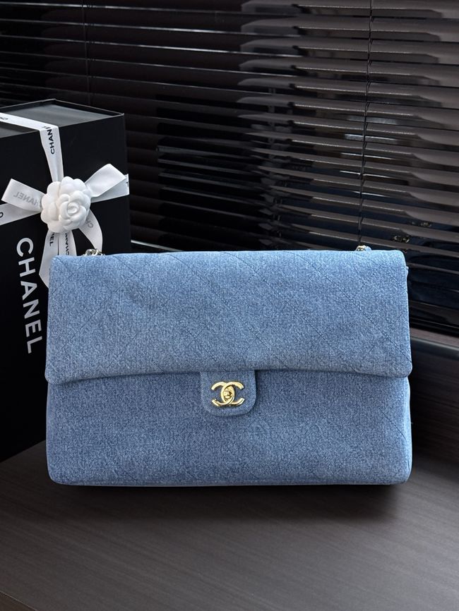 CHANEL Maxi Flapbag AS6233 denim blue CHANEL Maxi Flapbag AS6233 denim blue