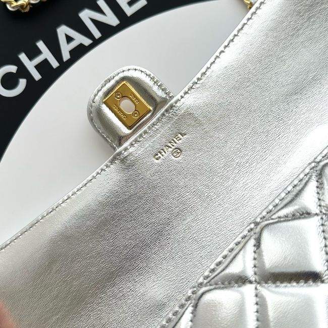 Chanel Clutch with chain Sheepskin AP5280 Silver Chanel Clutch with chain Sheepskin AP5280 Silver