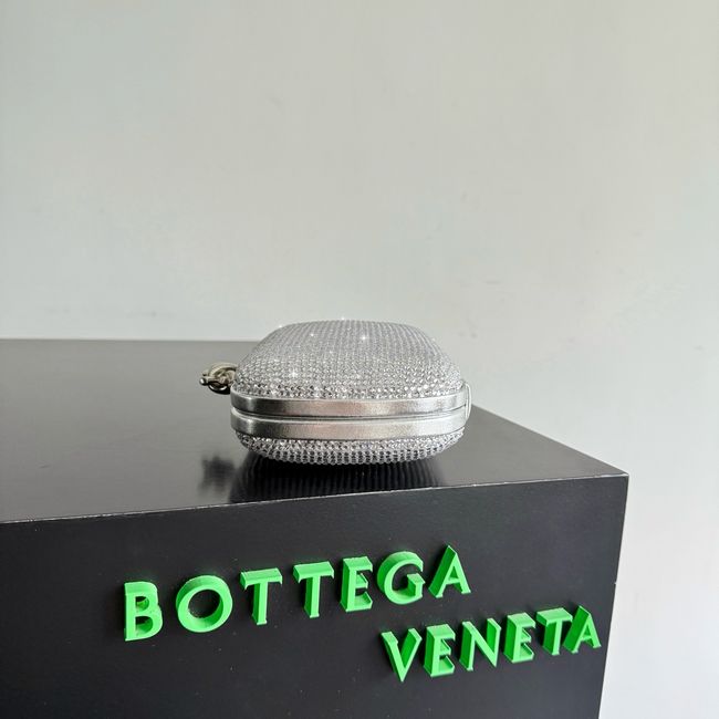 Bottega Veneta Soft Knot Clutch Crystal 06149 Silver Bottega Veneta Soft Knot Clutch Crystal 06149 Silver