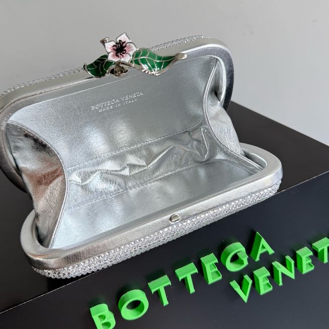 Bottega Veneta Soft Knot Clutch Crystal 866062V Silver Bottega Veneta Soft Knot Clutch Crystal 866062V Silver