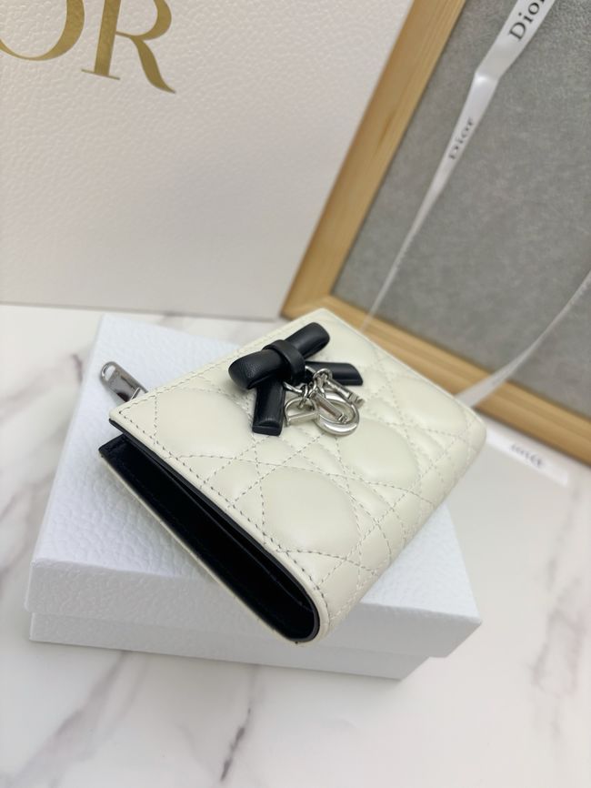 Lady Dior Dahlia Wallet Craie Cannage Lambskin S2065-4 Lady Dior Dahlia Wallet Craie Cannage Lambskin S2065-4