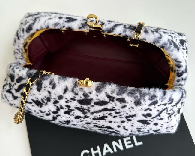 Chanel Clutch with chain AP5252 White & Black Chanel Clutch with chain AP5252 White & Black
