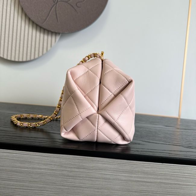 Chanel Clutch with chain Lambskin AP5252 pink Chanel Clutch with chain Lambskin AP5252 pink