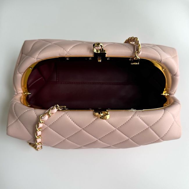 Chanel Clutch with chain Lambskin AP5252 pink Chanel Clutch with chain Lambskin AP5252 pink