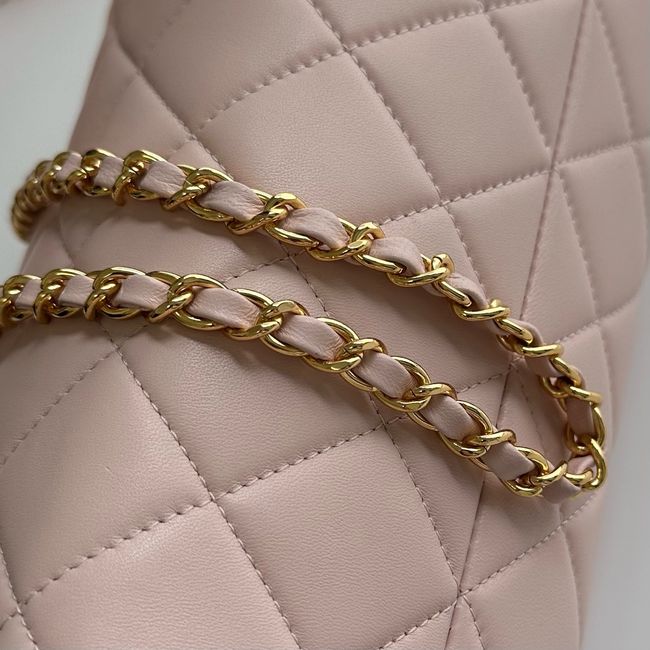 Chanel Clutch with chain Lambskin AP5252 pink Chanel Clutch with chain Lambskin AP5252 pink