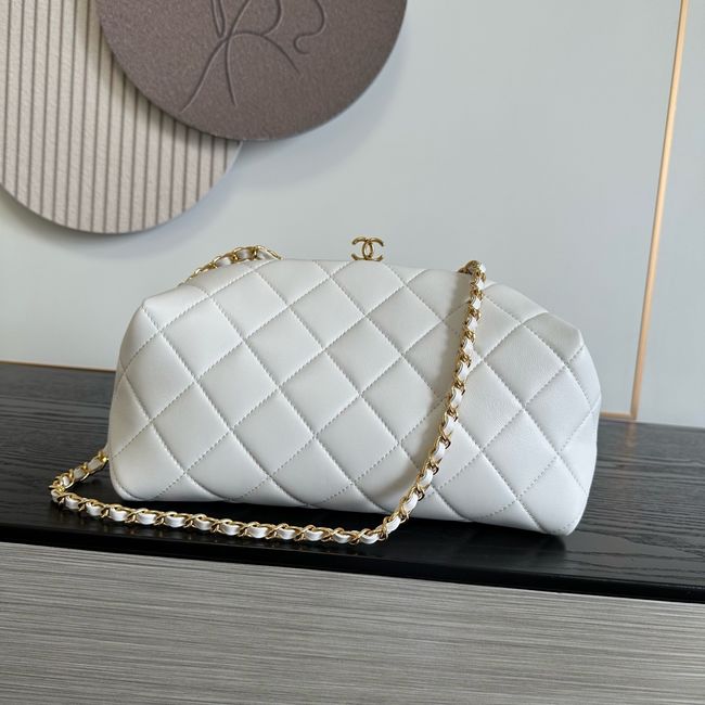 Chanel Clutch with chain Lambskin AP5252 white Chanel Clutch with chain Lambskin AP5252 white