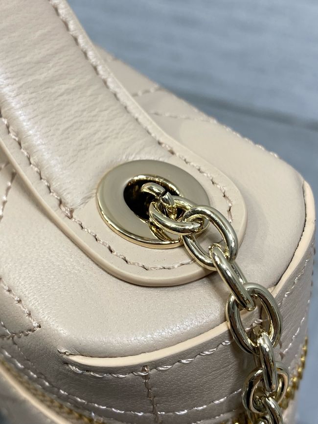Dior Trianon Soft Vanity Mini Bag Flat Macrocannage Lambskin S4613OS Fraise Dior Trianon Soft Vanity Mini Bag Flat Macrocannage Lambskin S4613OS Fraise