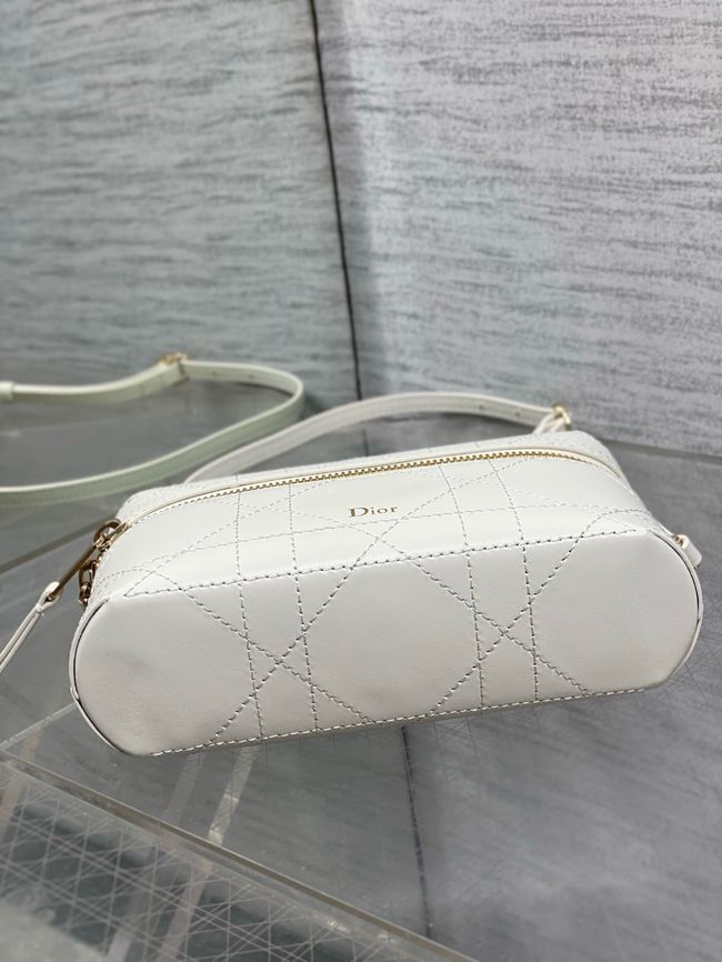 Dior Trianon Soft Vanity Mini Bag Flat Macrocannage Lambskin S4613OS Craie Dior Trianon Soft Vanity Mini Bag Flat Macrocannage Lambskin S4613OS Craie