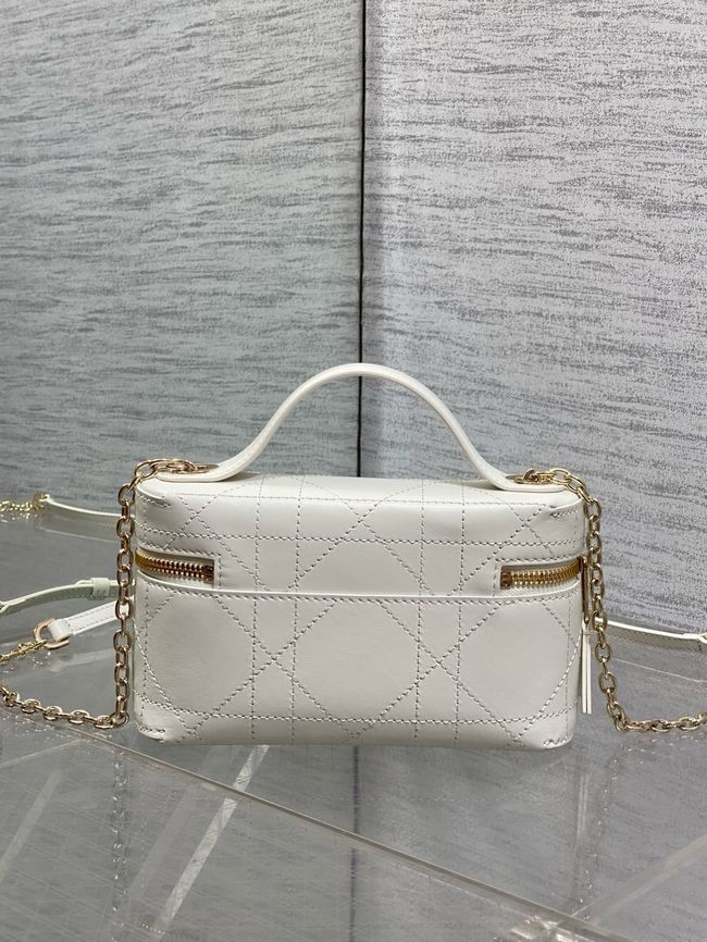 Dior Trianon Soft Vanity Mini Bag Flat Macrocannage Lambskin S4613OS Craie Dior Trianon Soft Vanity Mini Bag Flat Macrocannage Lambskin S4613OS Craie