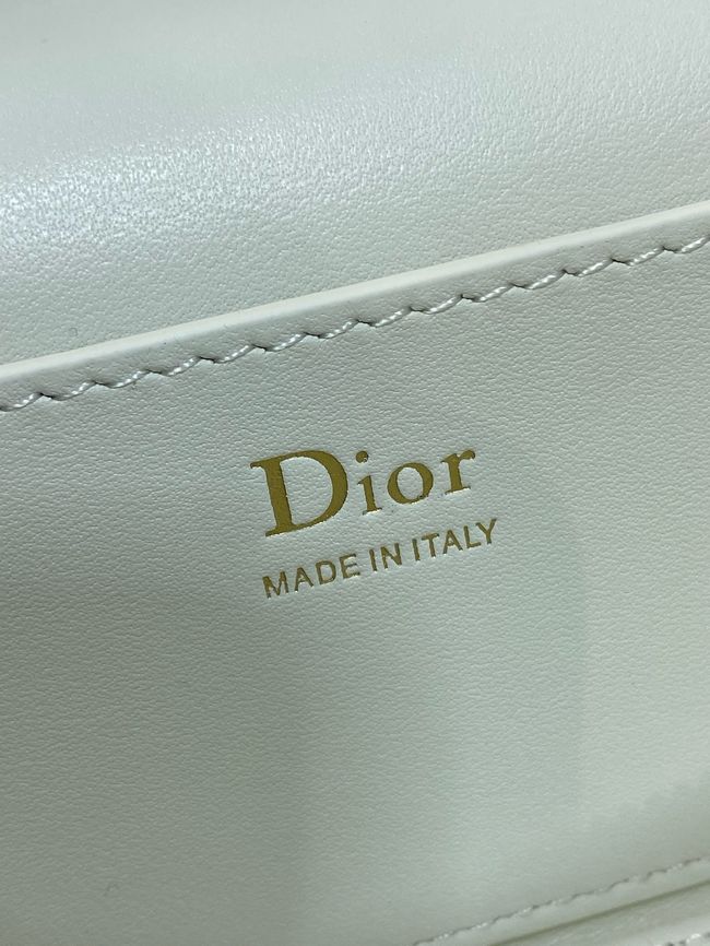 Dior Trianon Soft Vanity Mini Bag Flat Macrocannage Lambskin S4613OS Craie Dior Trianon Soft Vanity Mini Bag Flat Macrocannage Lambskin S4613OS Craie