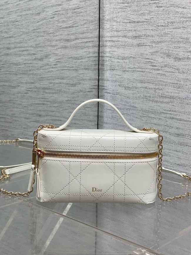 Dior Trianon Soft Vanity Mini Bag Flat Macrocannage Lambskin S4613OS Craie Dior Trianon Soft Vanity Mini Bag Flat Macrocannage Lambskin S4613OS Craie