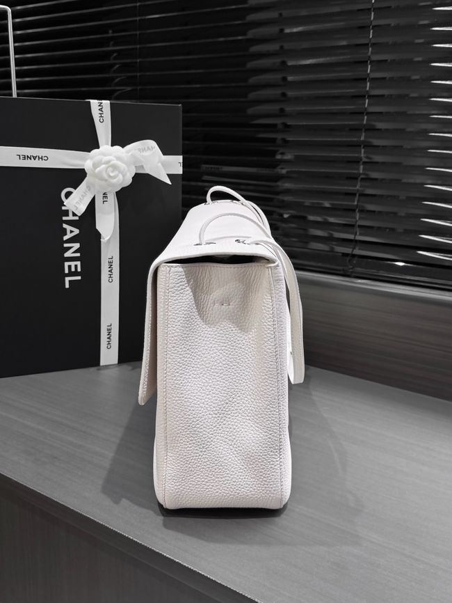 Chanel Maxi Flap bag AS6233 white&Silver-Tone Metal Chanel Maxi Flap bag AS6233 white&Silver-Tone Metal