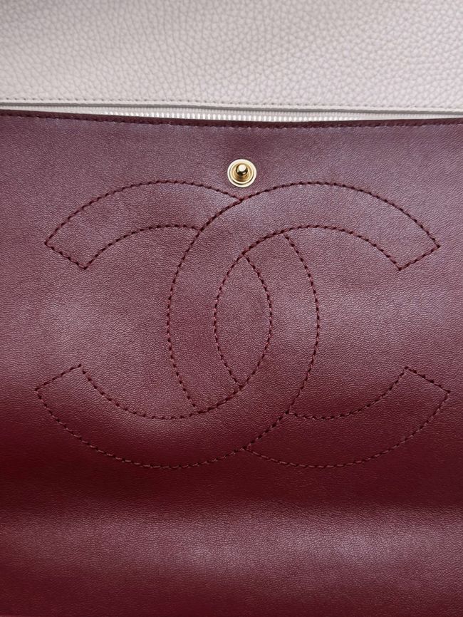 Chanel Maxi Flap bag AS6233 white&gold-Tone Metal Chanel Maxi Flap bag AS6233 white&gold-Tone Metal