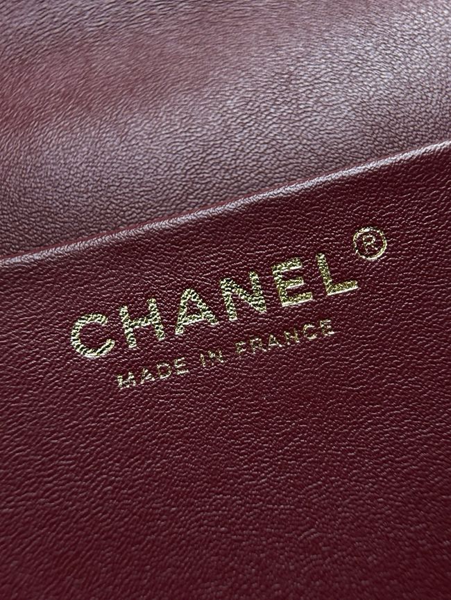 Chanel Maxi Flap bag AS6233 white&gold-Tone Metal Chanel Maxi Flap bag AS6233 white&gold-Tone Metal