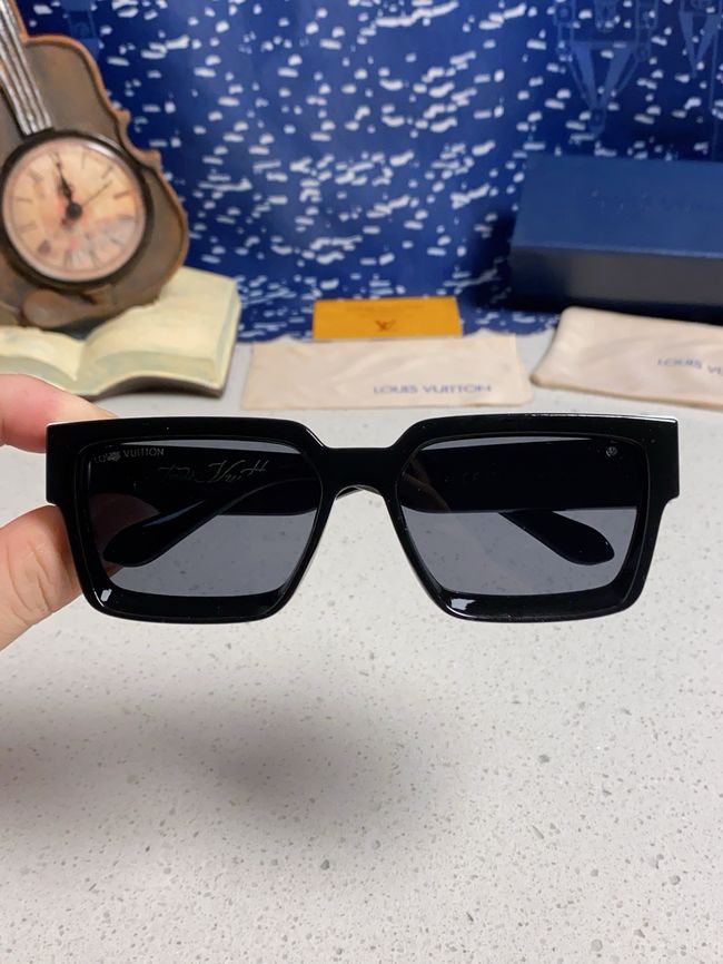 Louis Vuitton Sunglasses 821464-1 Louis Vuitton Sunglasses 821464-1