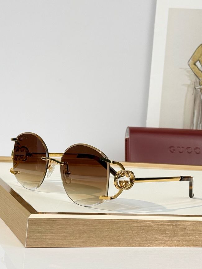 Gucci Sunglasses 821547-4