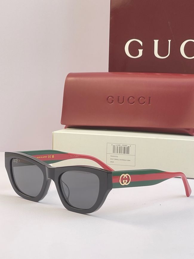 Gucci Sunglasses 821555-3