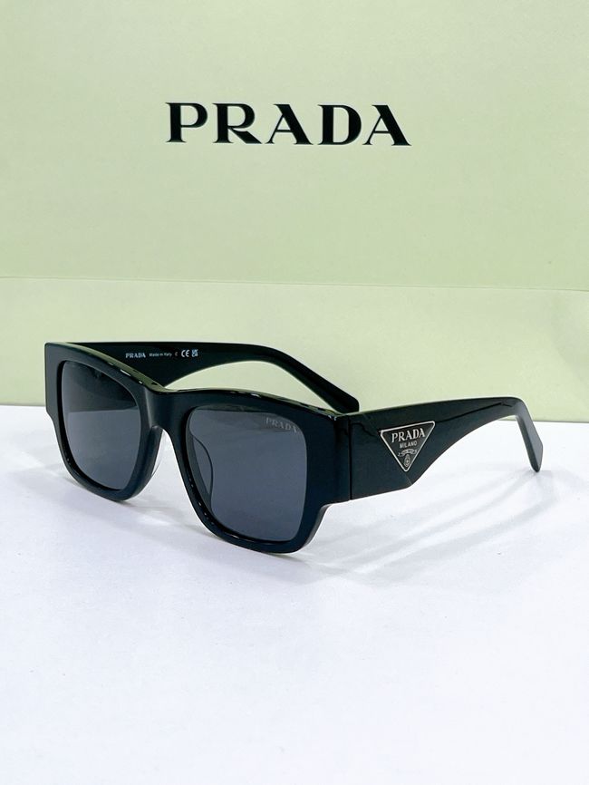 Prada Sunglasses 821612-4