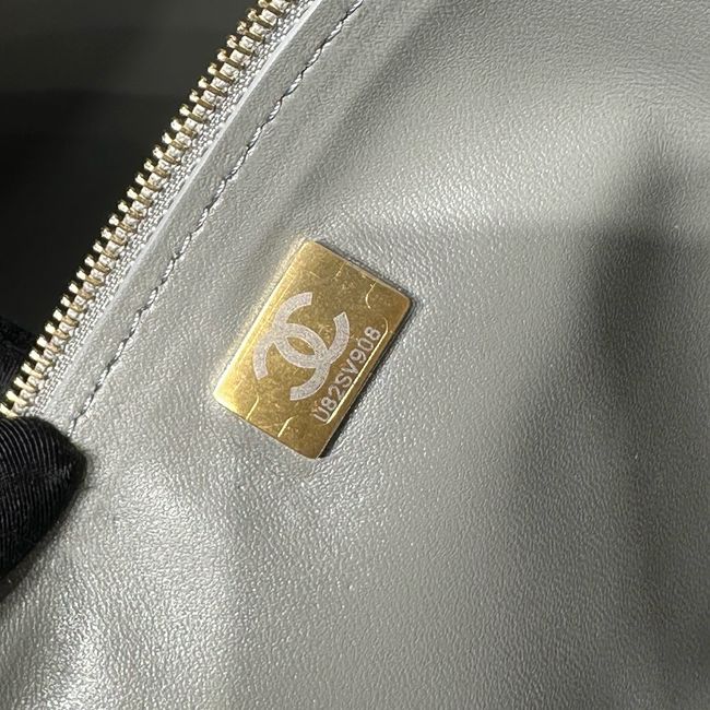 CHANEL Maxi Flapbag AS5640 GRAY CHANEL Maxi Flapbag AS5640 GRAY