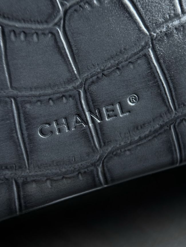 Chanel Vanity with Chain Crocodile Embossed AP5195 gray Chanel Vanity with Chain Crocodile Embossed AP5195 gray
