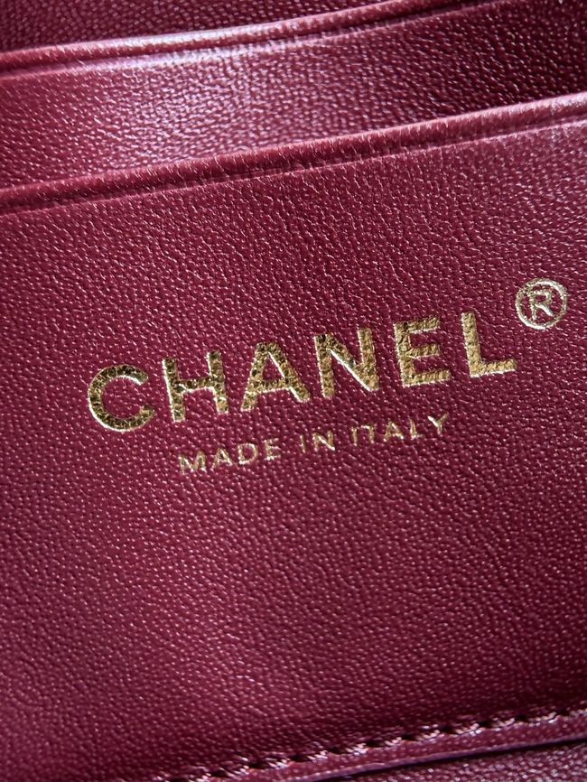 Chanel Vanity with Chain Crocodile Embossed AP5195 gray Chanel Vanity with Chain Crocodile Embossed AP5195 gray