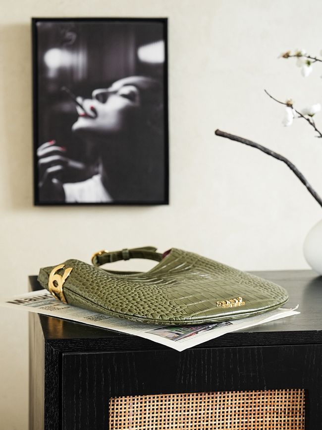 Chanel Crocodile Embossed Shoulder Bag 68012 green Chanel Crocodile Embossed Shoulder Bag 68012 green