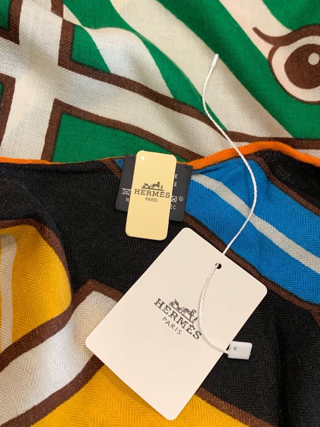 Hermes cashmere Triangular bandage H36117-1