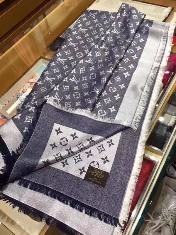 Louis Vuitton Monogram Shine Shawl M98772-1 Louis Vuitton Monogram Shine Shawl M98772-1