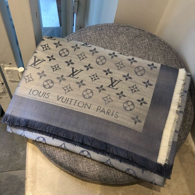 Louis Vuitton Monogram Shine Shawl M98772-2 Louis Vuitton Monogram Shine Shawl M98772-2