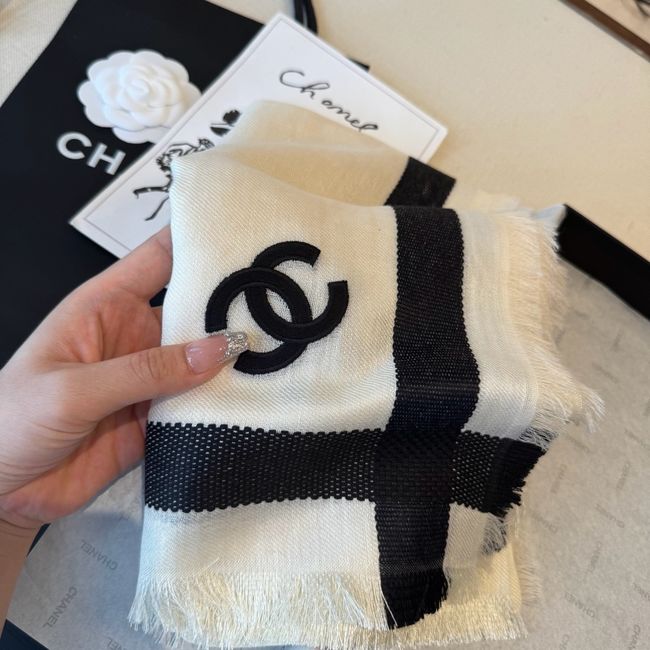 Chanel cashmere Shawl B25980 Chanel cashmere Shawl B25980
