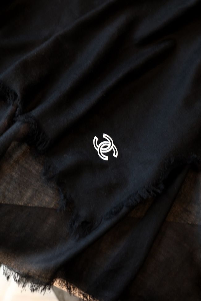 Chanel cashmere scarf B25979-2 Chanel cashmere scarf B25979-2