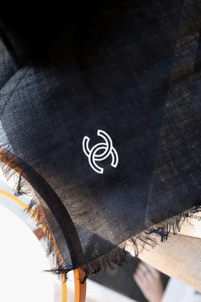 Chanel cashmere scarf B25979-2 Chanel cashmere scarf B25979-2