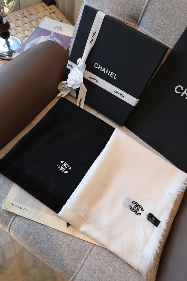 Chanel cashmere scarf B25979-2 Chanel cashmere scarf B25979-2