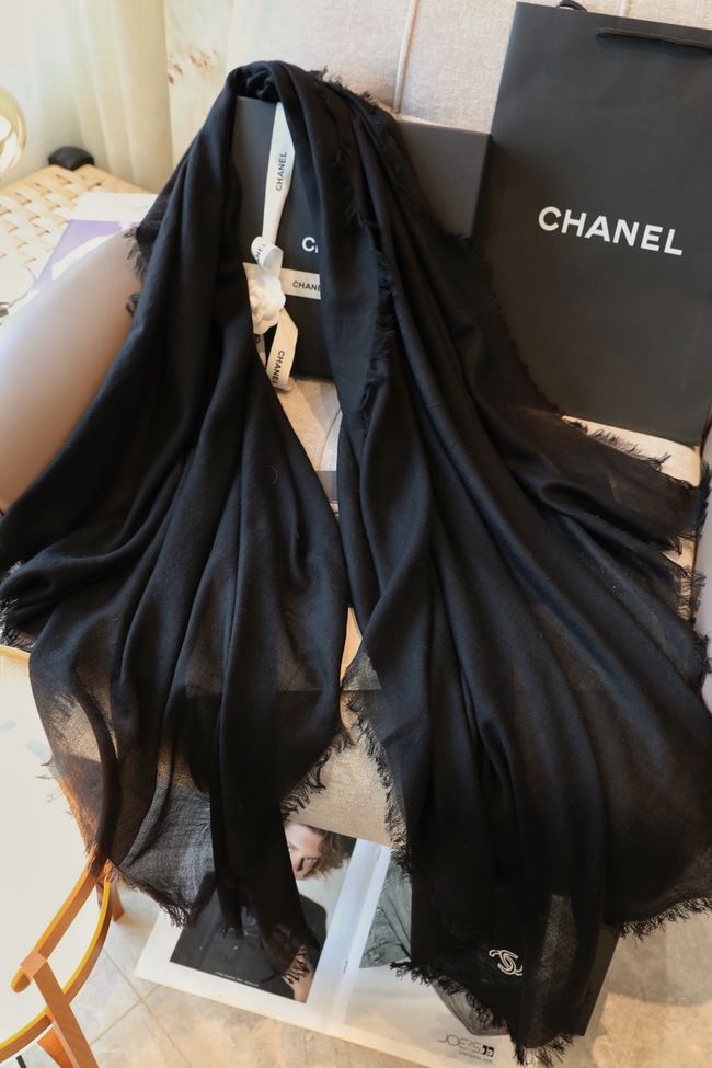 Chanel cashmere scarf B25979-2 Chanel cashmere scarf B25979-2