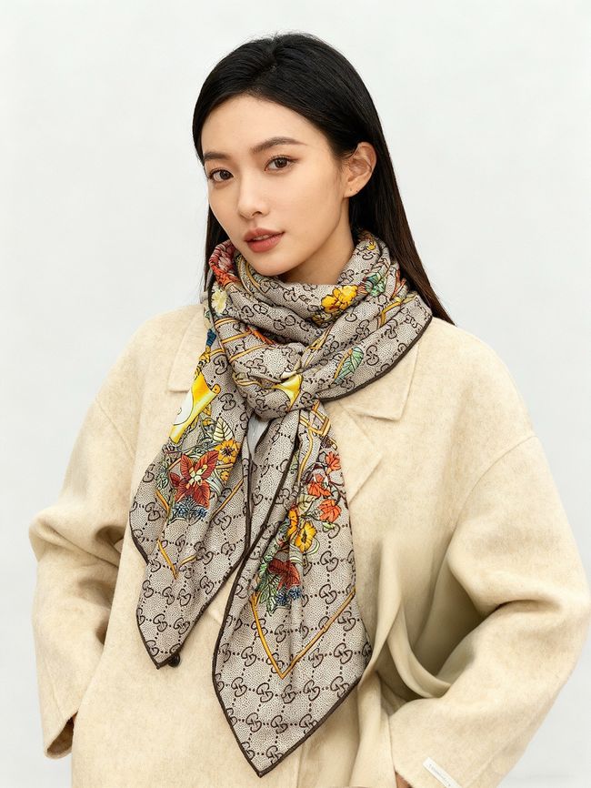 Gucci Printed GG wool silk shawl 873729-1