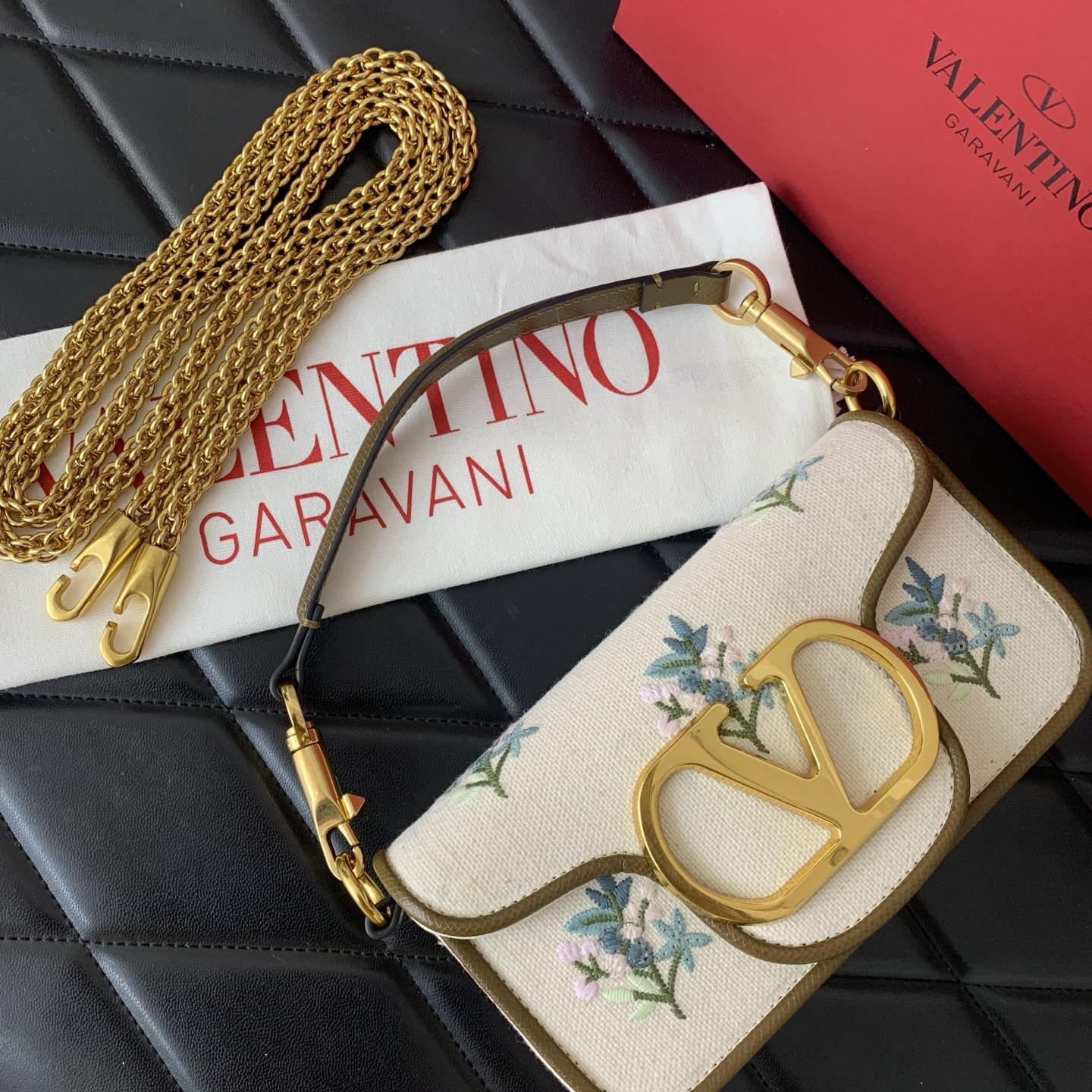 VALENTINO VLOGO SIGNATURE Floral Embroidered Mini Shoulder Bag PYE4L3 VALENTINO VLOGO SIGNATURE Floral Embroidered Mini Shoulder Bag PYE4L3