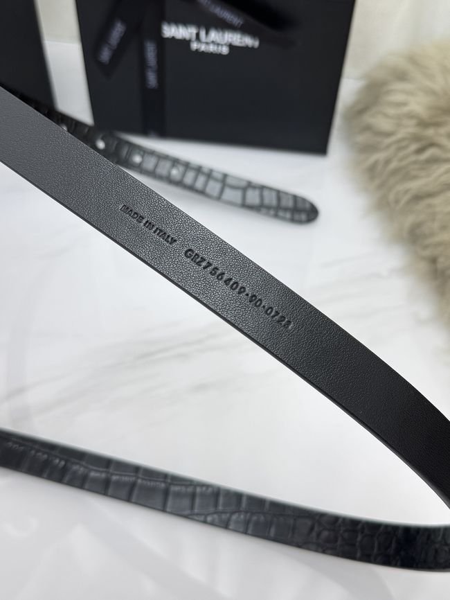 Saint Laurent CASSANDRE charm elongated buckle thin belt in leather S2596-1 Saint Laurent CASSANDRE charm elongated buckle thin belt in leather S2596-1