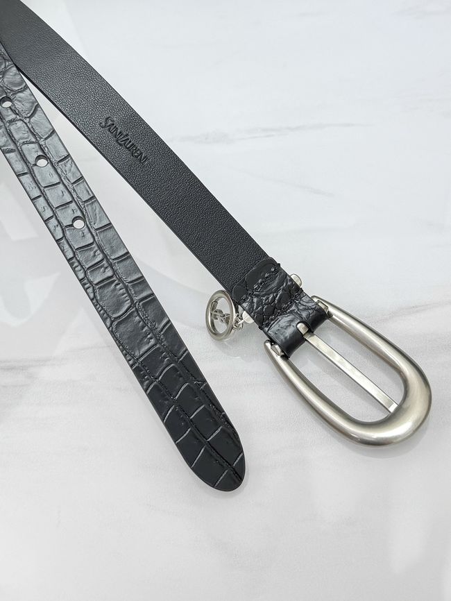 Saint Laurent CASSANDRE charm elongated buckle thin belt in leather S2596-1 Saint Laurent CASSANDRE charm elongated buckle thin belt in leather S2596-1