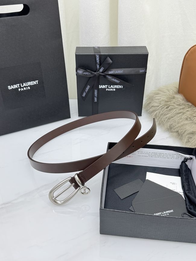 Saint Laurent CASSANDRE charm elongated buckle thin belt in leather S2596-2 Saint Laurent CASSANDRE charm elongated buckle thin belt in leather S2596-2