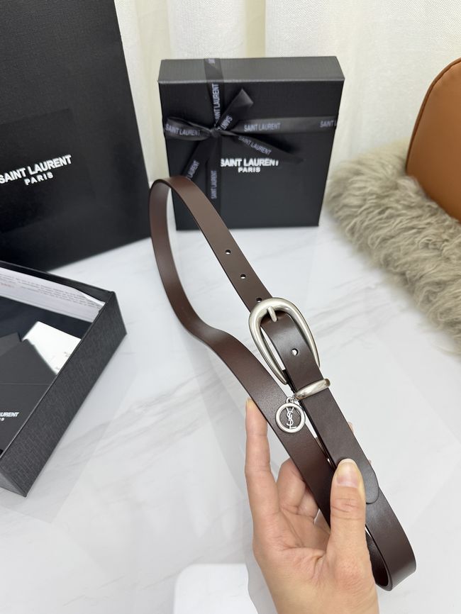 Saint Laurent CASSANDRE charm elongated buckle thin belt in leather S2596-2 Saint Laurent CASSANDRE charm elongated buckle thin belt in leather S2596-2